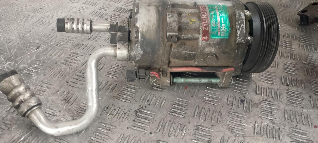 компрессор кондиционера Volkswagen Passat B4 (1993 - 1997), 1.6 л., бензин, SDV7AB - фото №1