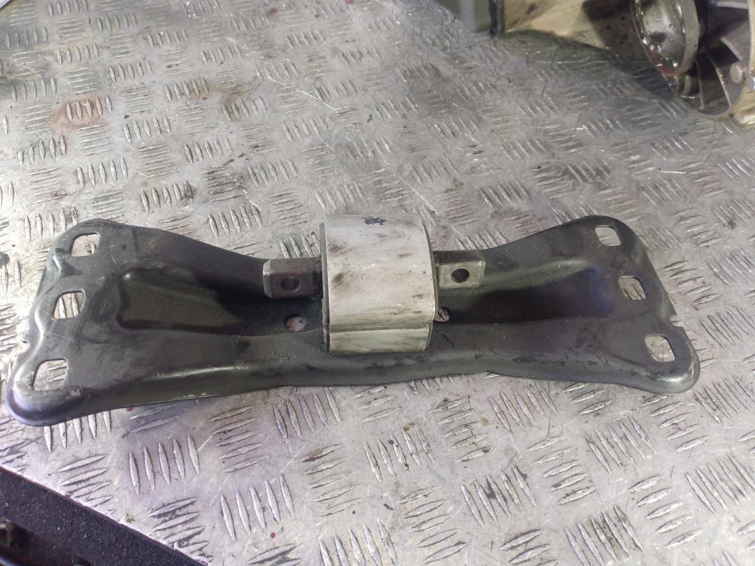 подушка крепления КПП Mercedes-Benz C-Класс W203/S203/CL203 2003, 2.2 л., дизель, АКПП, A2032420601 - фото №1