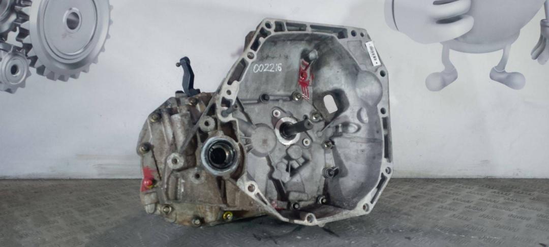 КПП механическая (МКПП) Renault Sandero 2 поколение 2017, 1.6 л., бензин, 5МКПП, передний привод - фото №1