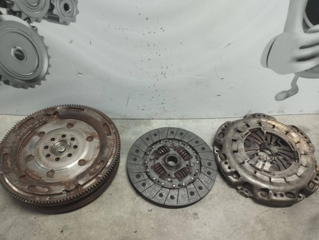 маховик Volkswagen Crafter 1 поколение 2010, 2.5 л., дизель - фото №1