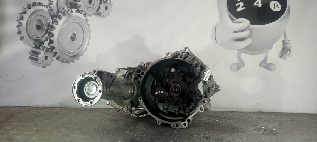 КПП механическая (МКПП) Volkswagen Transporter T4 1995, 2.4 л., дизель, 5МКПП - фото №1