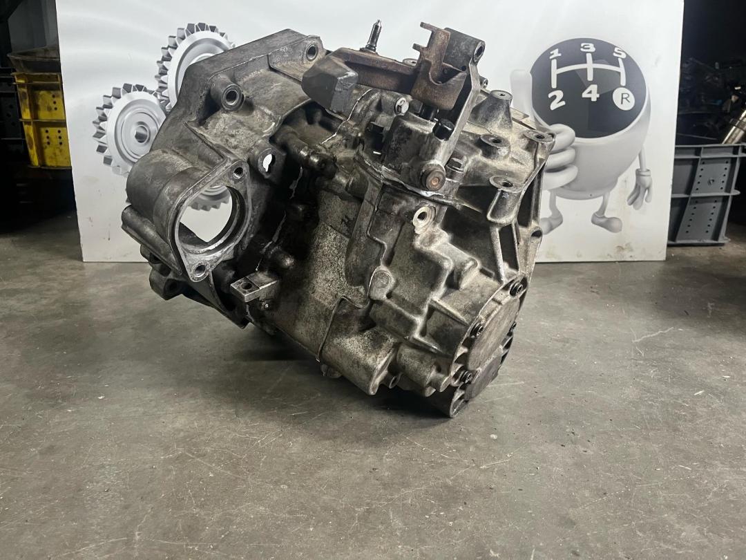 КПП механическая (МКПП) Volkswagen Crafter 2 поколение 2018, 2.0 л., дизель, 6МКПП, передний привод - фото №1