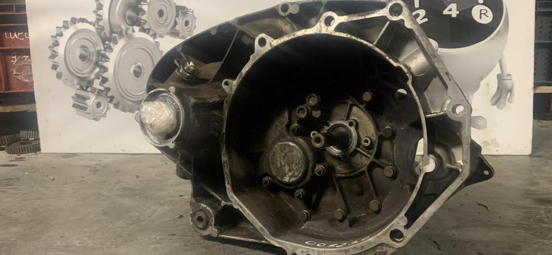 КПП механическая (МКПП) Volkswagen Transporter T4 2000, 2.5 л., дизель, 5МКПП - фото №1