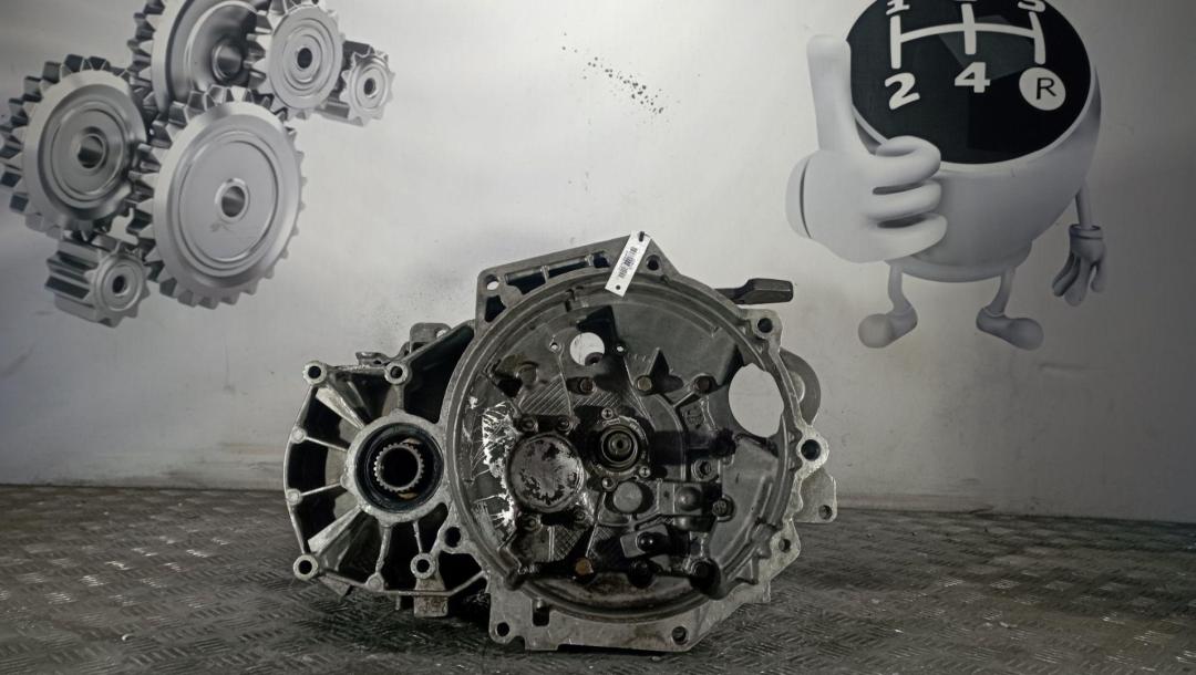 КПП механическая (МКПП) Volkswagen Passat B6 2009, 2.0 л., бензин, 6МКПП - фото №1