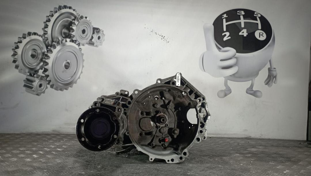 КПП механическая (МКПП) Volkswagen Transporter T4 1992, 1.9 л., дизель, 5МКПП - фото №1