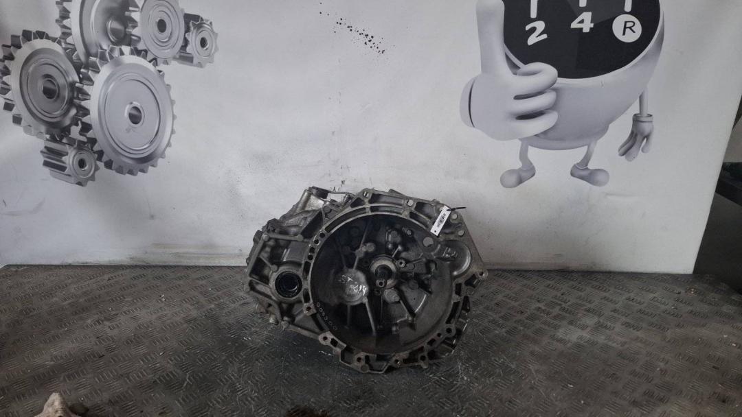 КПП механическая (МКПП) Toyota Auris 2 поколение 2013, 1.4 л., дизель, 6МКПП, передний привод - фото №1