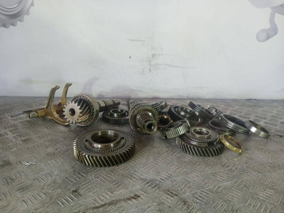 КПП механическая (МКПП) BMW 2 серия F22/F23 2015, 2.0 л., бензин - фото №1