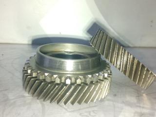 шестерня Volkswagen Passat B3 (1988 - 1997), 1.8 л., бензин, 5МКПП