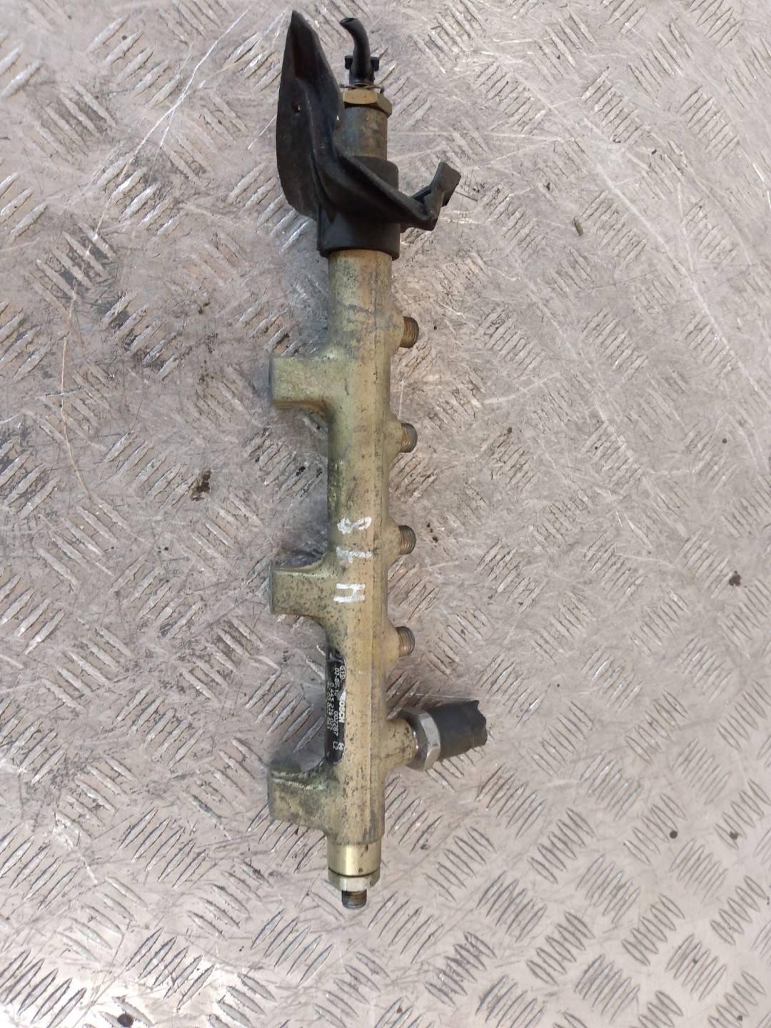 топливная рампа Renault Trafic 2 поколение (2001 - 2006), 2.2 л., дизель, 8200023961 - фото №1