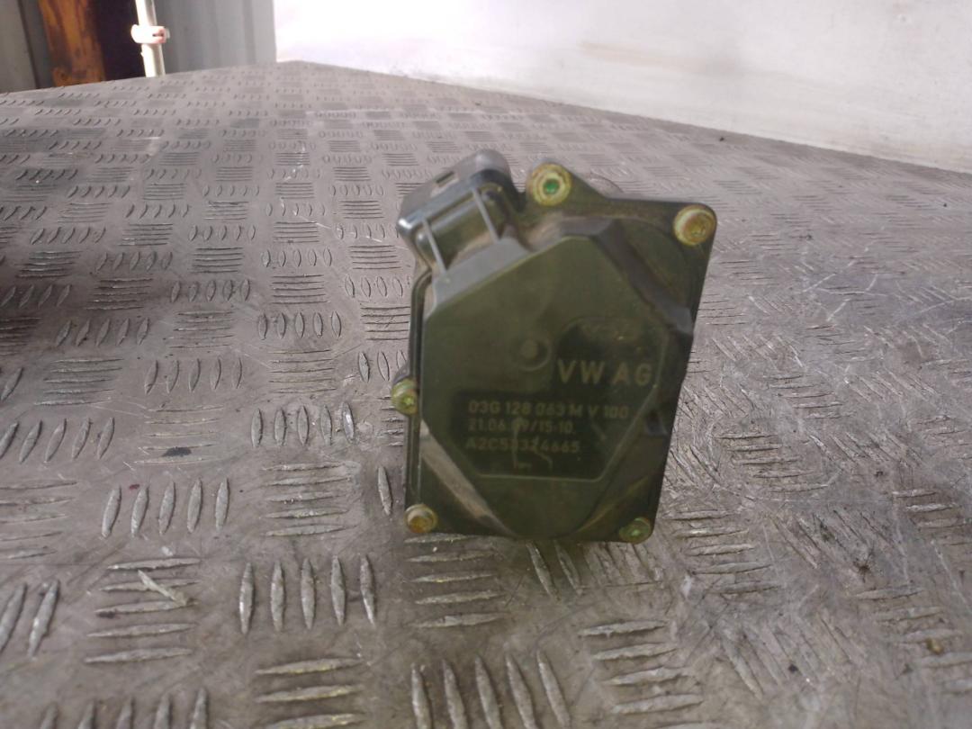 заслонка дроссельная Volkswagen Multivan T5 (2003 - 2009), 1.9 л., дизель, 03G128063M - фото №1