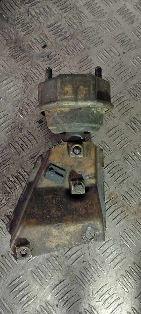 подушка крепления КПП Volkswagen Transporter T4 (1990 - 2003), 2.5 л., бензин, 7D0399107AC - фото №1