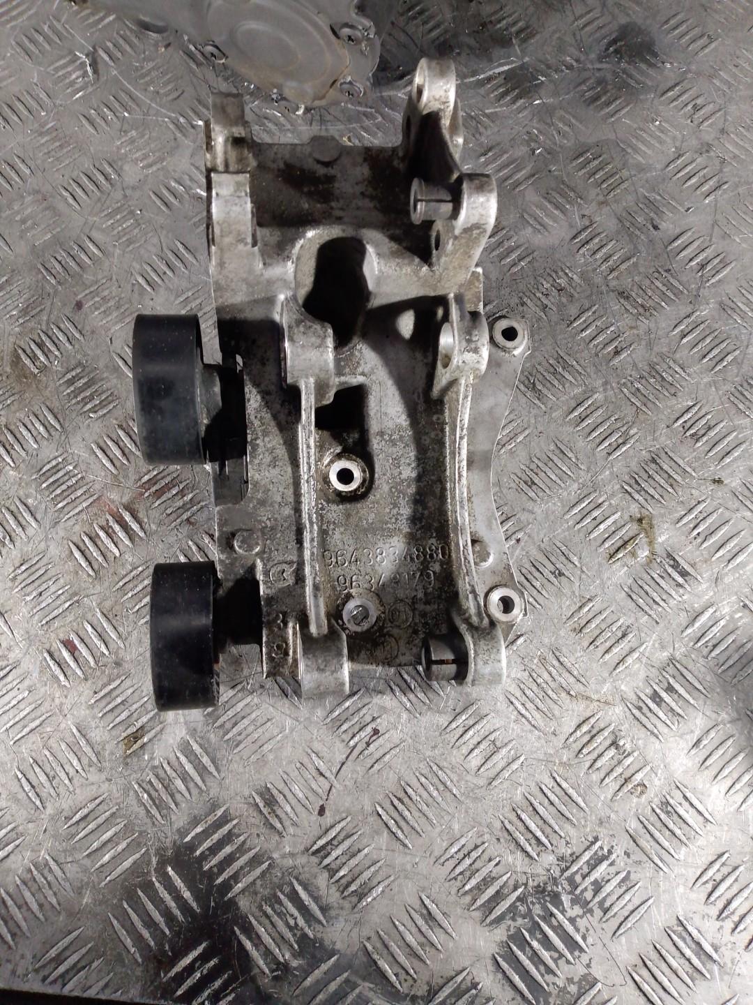 кронштейн генератора Peugeot 807 1 поколение (2002 - 2008), 2.2 л., дизель, 9643834880, 96348179 - фото №1